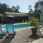 La Resiniere De Pirique Bed & Breakfast 3*